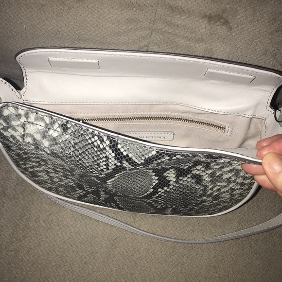 NWT Banana Republic Faux Snakeskin Crossbody Bag - Picture 9 of 10